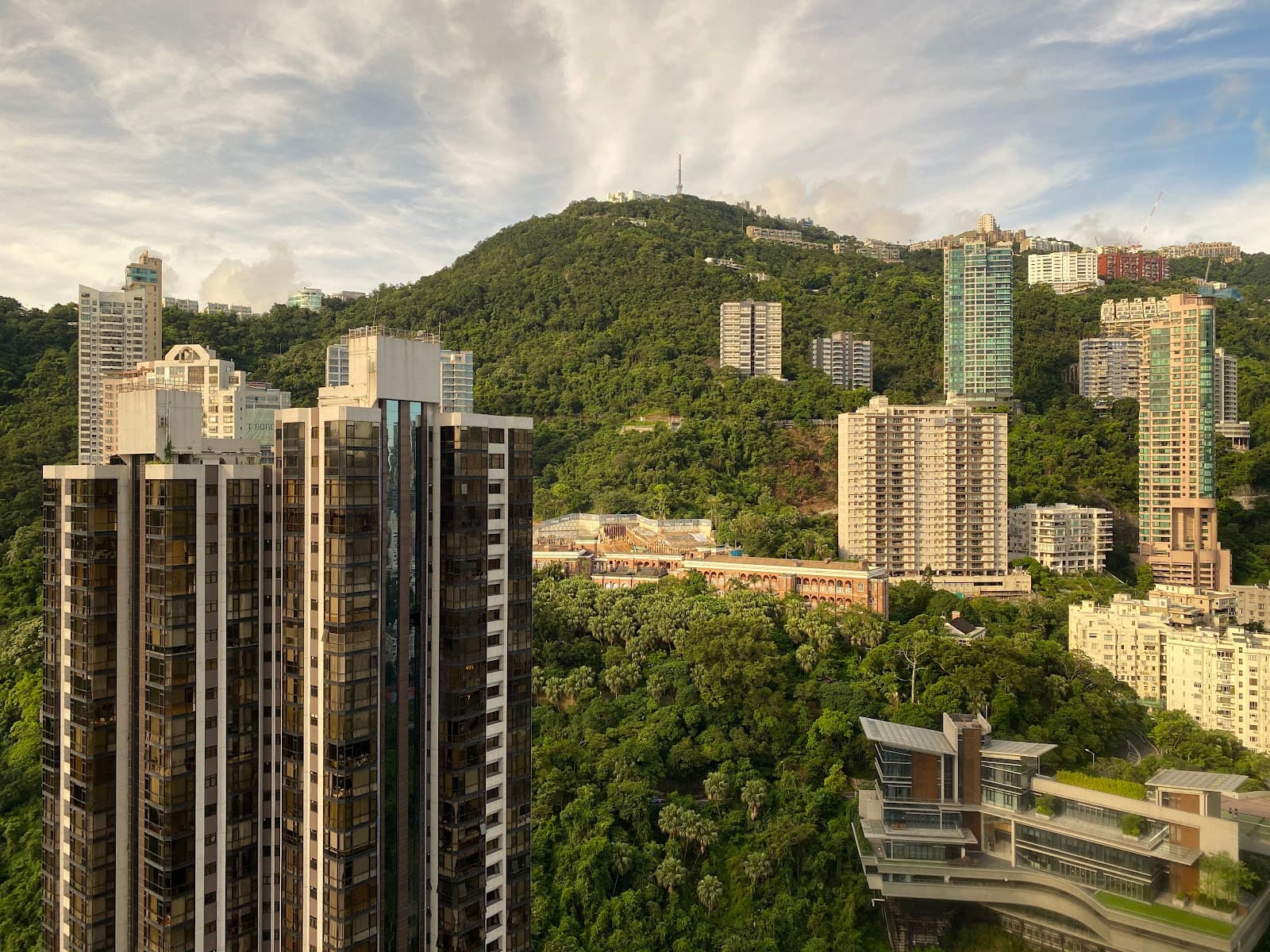 Island Shangri-La Hong Kong